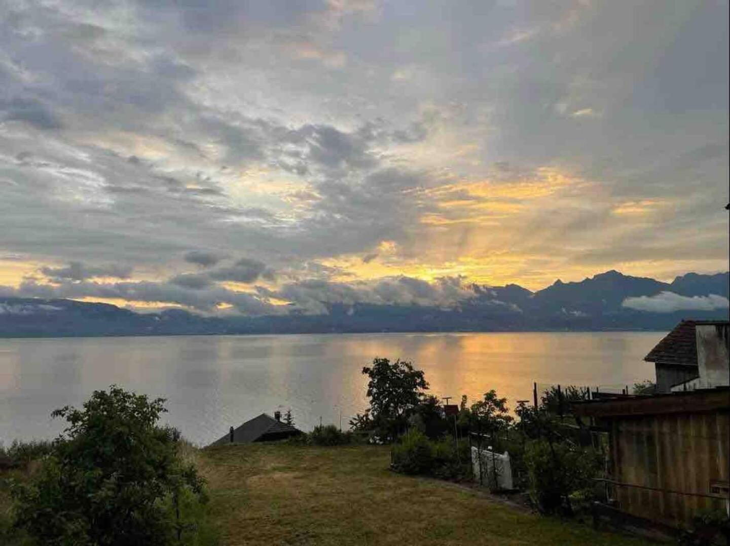 Chez Malou & Hugo Vue Lac Proche Suisse & Stations ! Saint-Gingolph Exteriér fotografie